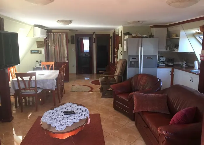 Tamas Sziveben- Egesz Evben Nyitva! Lägenhet Balatonföldvár